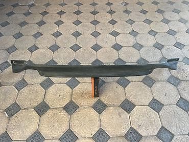 Автокосметика: Накладка на бампер Toyota, Б/у, Оригинал — 2