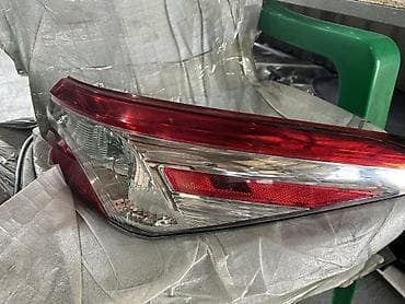 задний фары: Задний левый стоп-сигнал Toyota — 1