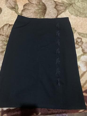 кожа юбка: Продаю юбку, трикотаж стречь, спереди шлица не большая, вышитые — 1