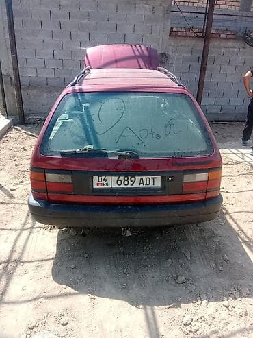 авто порше: Volkswagen Passat Variant: 1990 г., Универсал — 6