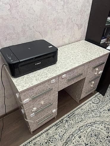small table: Письменный стол с выдвижными ящиками - Конфигурация: центральная ниша — 2