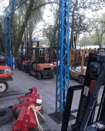 Услуги автокара 1т Аренда вилочного погрузчика вилочный погрузчик at lalafo.kg Услуги автокара 1т Аренда вилочного погрузчика вилочный погрузчик