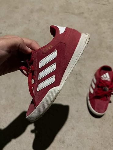 мужской шорты: Детские кроссовки Adidas Copa красного цвета с верхом из замши. Модель — 2