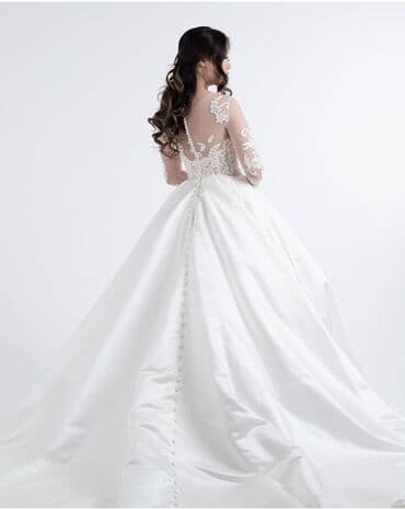 фата на девичник: Продаю новое свадебное платье
Размер 42-44
В комплекте (фата+кольцо) — 2