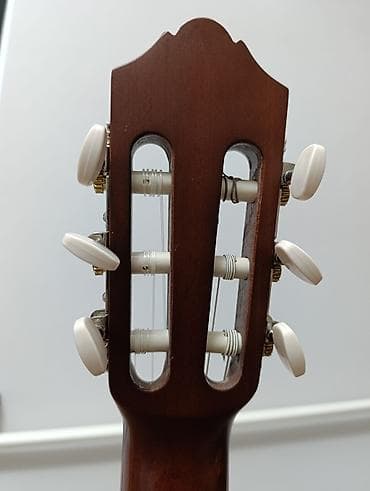 продаю гитара: Продаю. Классическая гитара Yamaha (логотип на головке грифа) — 6