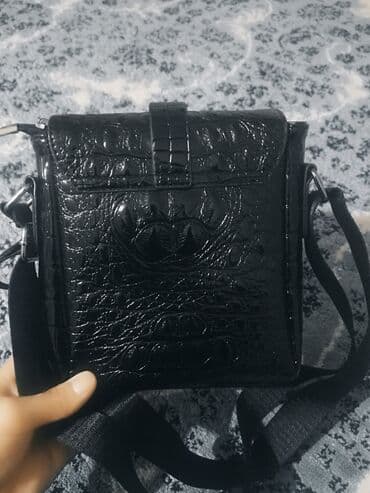 вечерние платья в пол для беременных: Барсетка из глянцевого материала под крокодила, черного цвета — 2