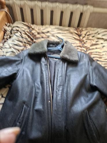 кожаные куртки: Мужская кожаная куртка с мехом (бренд AM JI), размер XXL. на 52-54 — 2