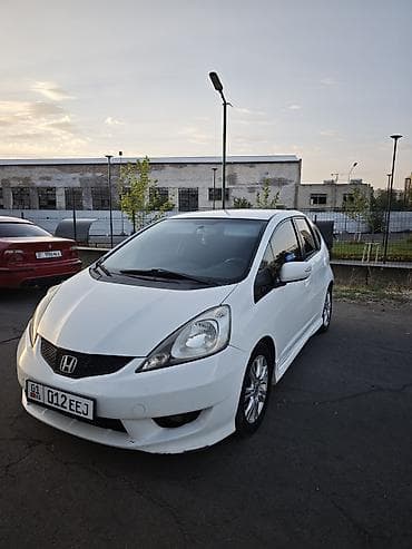 Продажа авто: Honda Fit: 2009 г., 1.5 л, Автомат, Хэтчбэк — 3