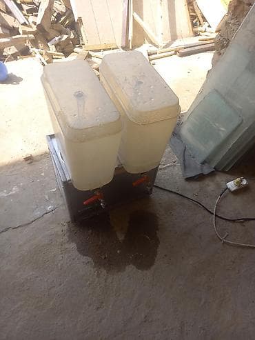 резанный контейнер: Диспенсер/охладитель напитков с двумя баками - Профессиональный — 2