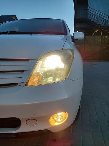 kia ev3: Toyota Ist: 2003 г., 1.3 л, Автомат, Бензин — 4
