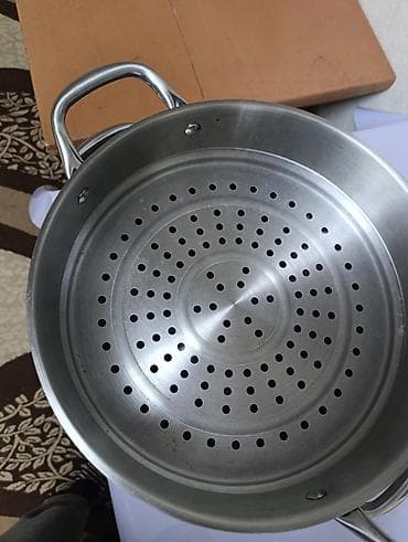 Кастрюли: Продаю мантышницу почти новая нержавейка 30см покупала 4500, отдам — 4