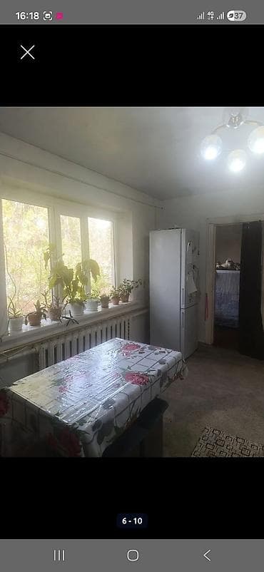ковры на пол: Светлая кухня столовой планировки. - Просторное помещение с большим — 1