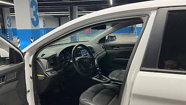 Продажа авто: Hyundai Avante: 2017 г., Бензин, Седан — 7