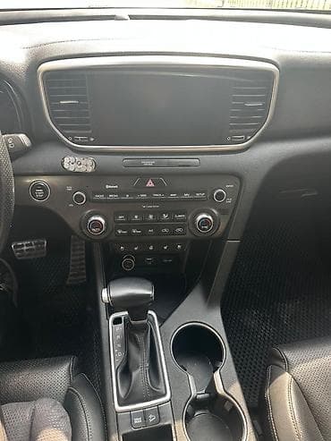 продаю авто внедорожник кроссовер: Белый компактный кроссовер с современным дизайном кузова — 3