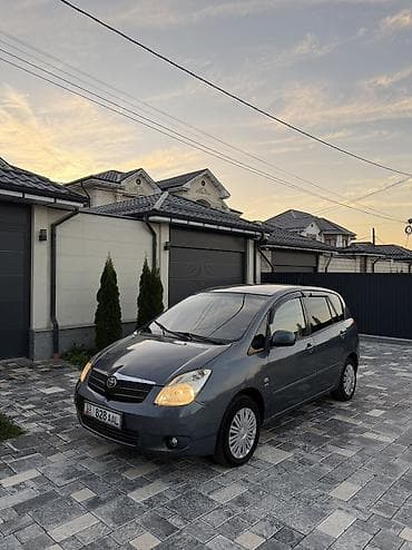 Транспорт: Toyota Corolla Verso: 2004 г., 1.6 л, Механика, Бензин, Седан — 3