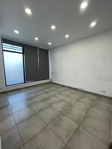 ата журт п: Кеңселерди ижаралоо, 120 м², Турак комплексинде, Тоолор көрүнүп турат, 1-катар, Өзүнчө кире бериши менен — 4