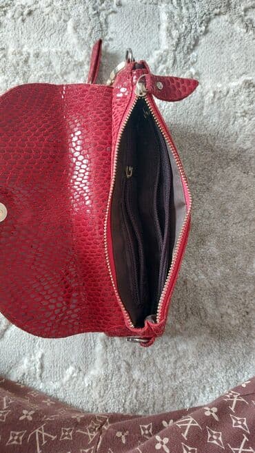 у настоящей женщины должна быть сумка из италии: Женская сумочка из качественного материала. Можно носить как — 3