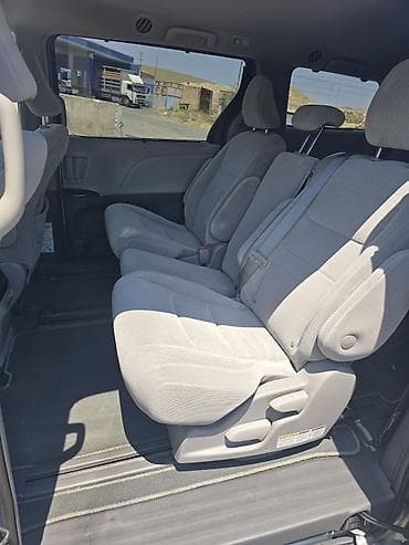 Продажа авто: Toyota Sienna: 2018 г., 3.5 л, Автомат, Бензин, Минивэн — 7