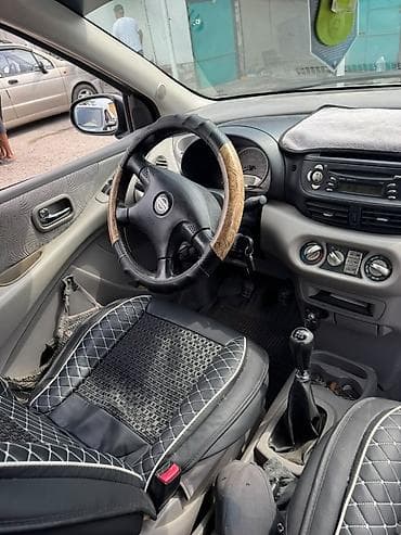 Унаа сатуу: Nissan Almera Tino: 1996 г., 1.8 л, Кол менен иштөөчү, Бензин, Хетчбек — 6