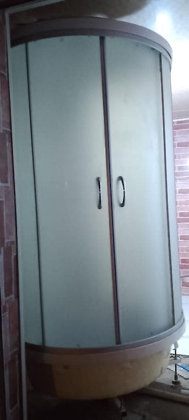 кровать дедский: Душевая кабина Полукруглая, Покрытие: Матовое — 1