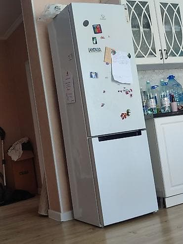 камералар: Холодильник Indesit с нижней морозильной камерой. - Тип: двухкамерный — 1