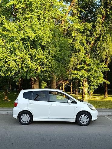 продаю авто хонда: Honda Fit: 2001 г., 1.3 л, Автомат, Бензин, Хэтчбэк — 4