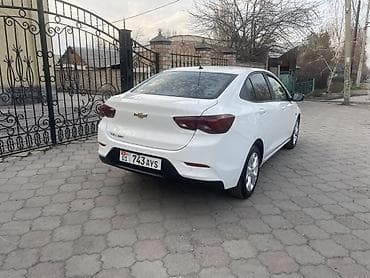 Транспорт: Chevrolet : 2020 г., 1 л, Автомат, Бензин, Седан — 2