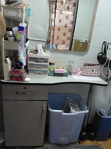 Туалетные столики: Стол-тумба с полкой для хранения - Компактный рабочий стол с — 1