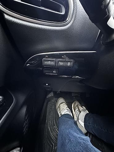 тайота: Toyota Prius: 2019 г., 1.8 л, Вариатор, Гибрид, Лифтбек — 10