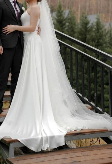 срочно продаю в связи с переездом: Вечернее платье, Длинная модель, Атлас, Без рукавов, Корсет, Шлейф, M, S — 1