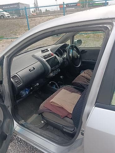 audi v8: Honda Fit: 2005 г., Автомат, Хэтчбэк — 4