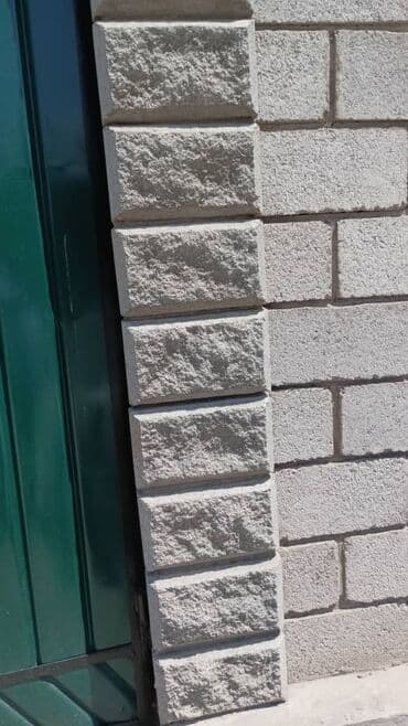 Пустотелые бетонные блоки, предназначенные для строительных работ