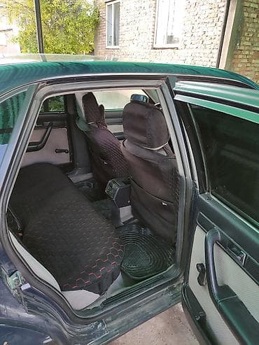Audi: Audi 100: 1990 г., Седан — 7