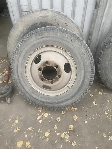 Грузовые шины 
Б/у размер 8-25р20