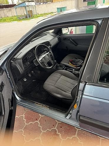 Volkswagen Passat Variant: 1993 г., 2 л, Кол менен иштөөчү, Бензин — 8