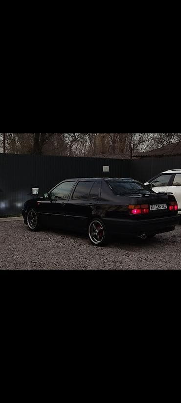Volkswagen Vento: 1992 г., 1.8 л, Механика, Бензин, Седан