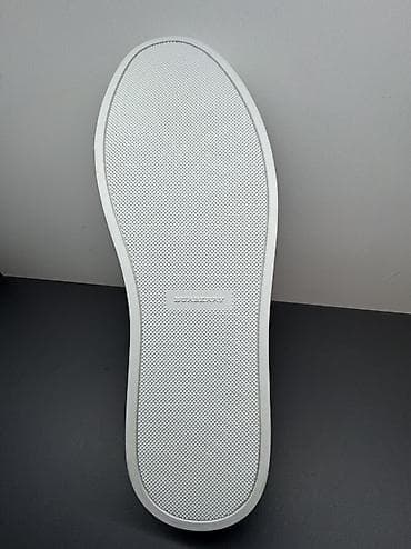 кроссовки дордой: Продаю новые кеды Burberry.
Отличное качество — 5