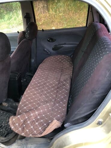 авто зеркала: Автомобиль Daewoo Matiz золотистого цвета, компактный хэтчбек с пятью — 9
