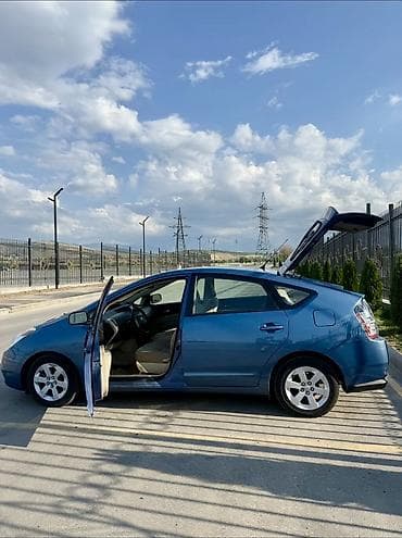 corolla 2004: Toyota Prius: 2005 г., 1.5 л, Гибрид, Хэтчбэк — 5