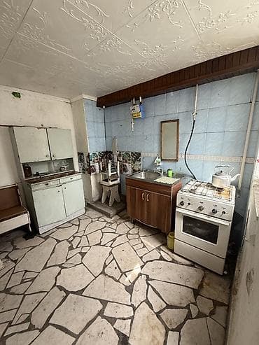 дом балыкчы: Сдается дом на долгий срок 
Район пишпек 
3 комнаты и на улице кухня — 7
