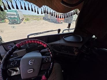 ai box: Тягач, Volvo, 2014 г., Тентованный — 5