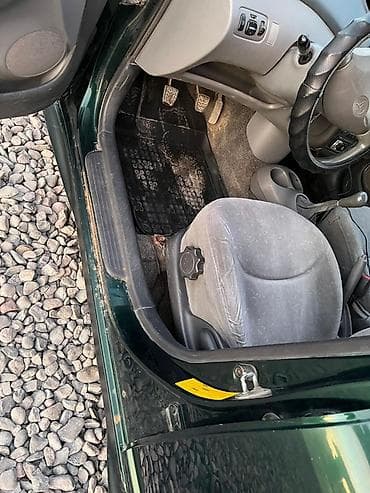 g2 master: Toyota Yaris: 2000 г., Механика, Бензин, Хэтчбэк — 8