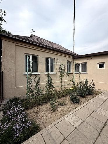 Үйлөр: 🏡 Продается уютный дом в Сокулуке! 📍 Характеристики: • Участок — 15 — 3
