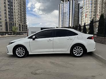 etari et 555: Toyota Corolla: 2019 г., Вариатор, Бензин, Седан — 2