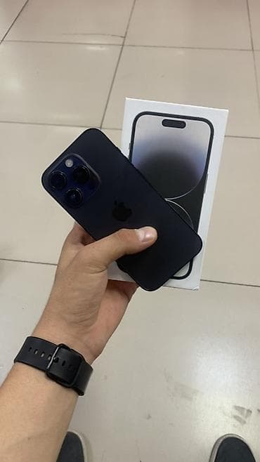 IPhone 14 Pro (черный) - Экран 6.1", OLED Super Retina XDR, 120 Гц