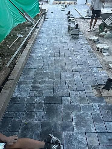 формы для тротуарной плитки: Тротуарная плитка из камня, выполненная в различных оттенках серого и — 6