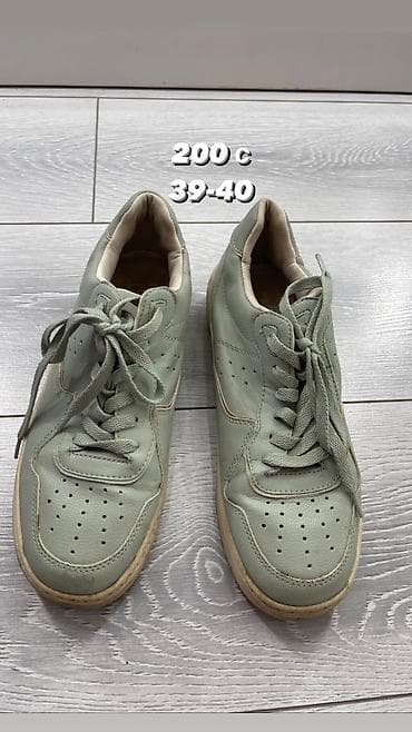 Угги: Продаю женскую обувь! Новая и б/у Чтобы приобрести можно связаться по — 7