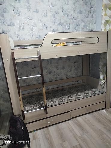 Детский мир: Двухъярусная детская кровать из ЛДСП в светлом древесном тоне. - — 1
