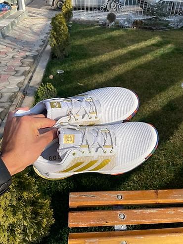 футбольный бутс: Мужские кроссовки, 40, Adidas, Новый, цвет - Белый, Бесплатная доставка — 5