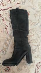 продаю в связи с переездом: Продаю сапоги зимние натуральные кожы 39 размер покупала в Москве — 6